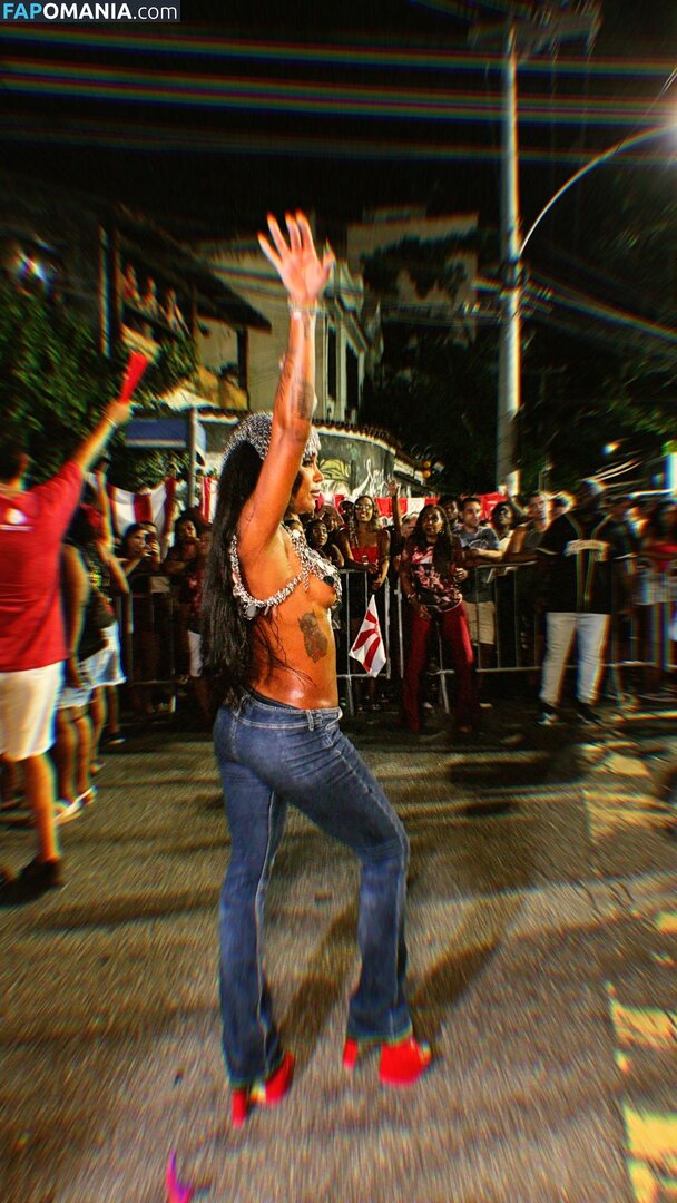 MC Rebecca / rebecca Naakt OnlyFans  Gelekte foto #2