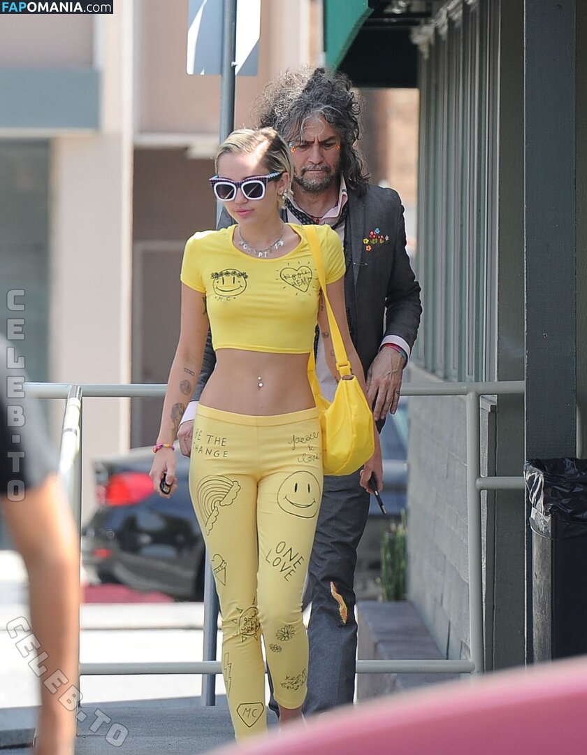 Miley Cyrus / https: / mileycyrus Naakt OnlyFans  Gelekte foto #1