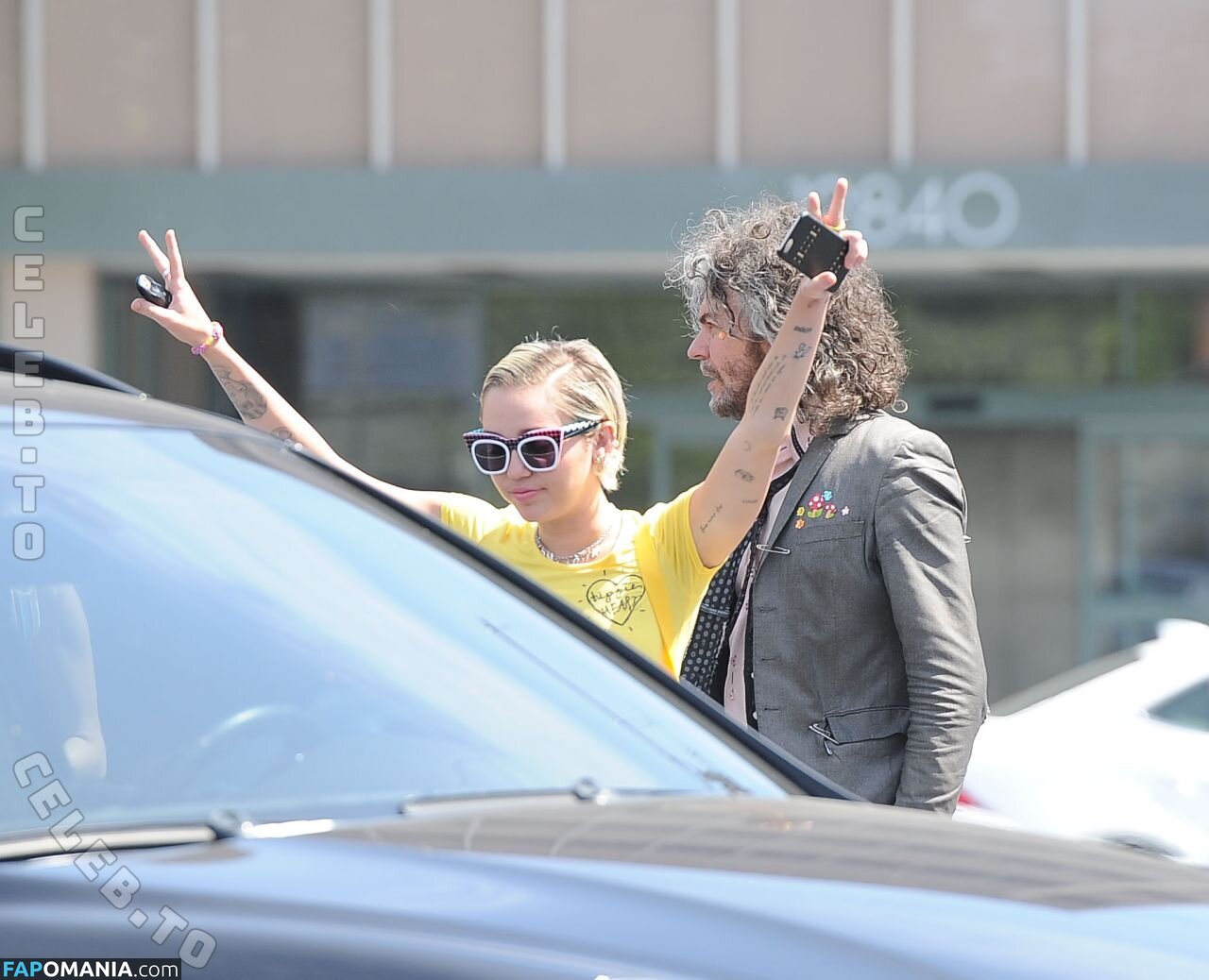 Miley Cyrus / https: / mileycyrus Naakt OnlyFans  Gelekte foto #2