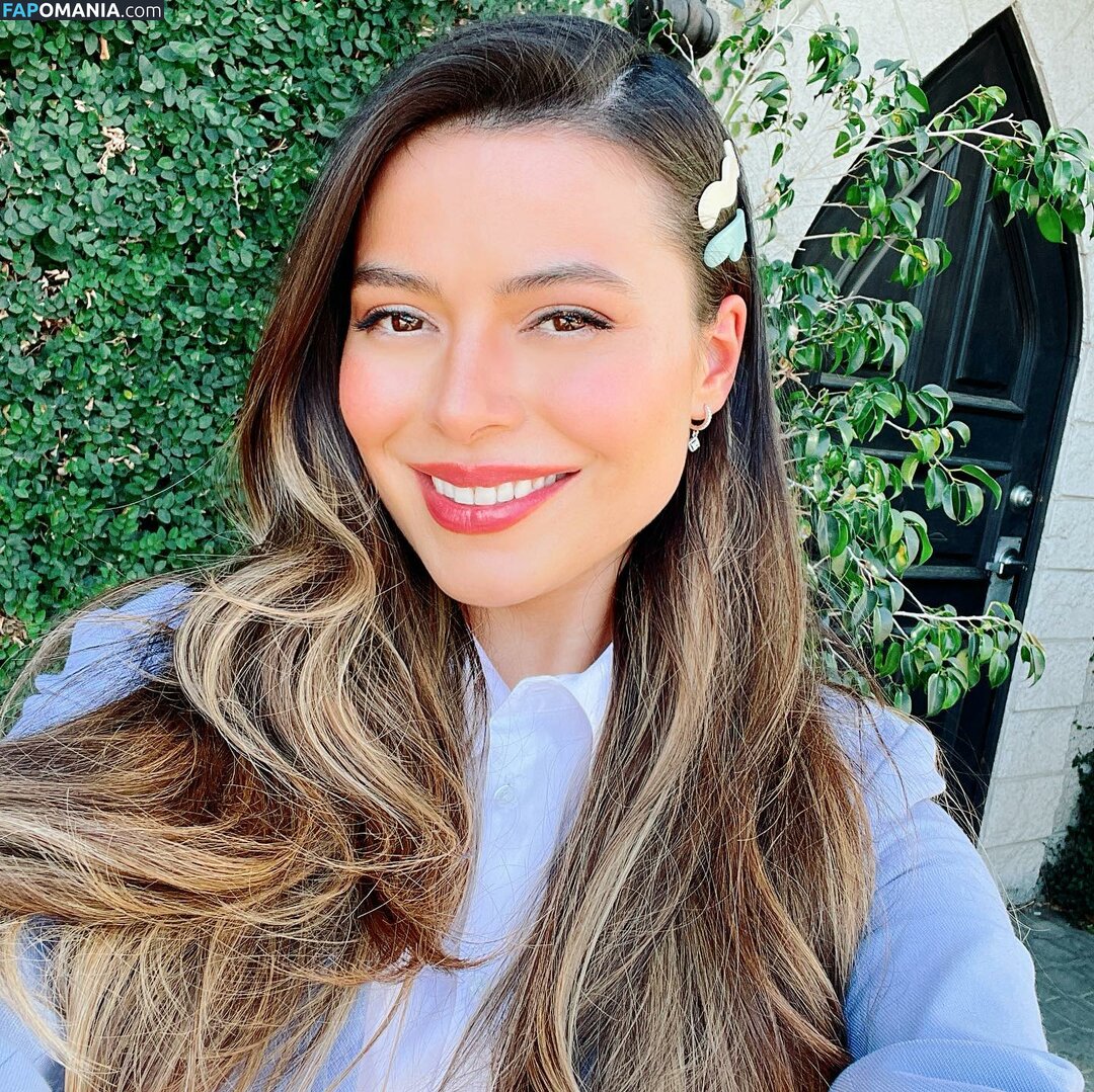 Miranda Cosgrove / MirandaCosgrove / onlyfanssz Naakt OnlyFans  Gelekte foto #58