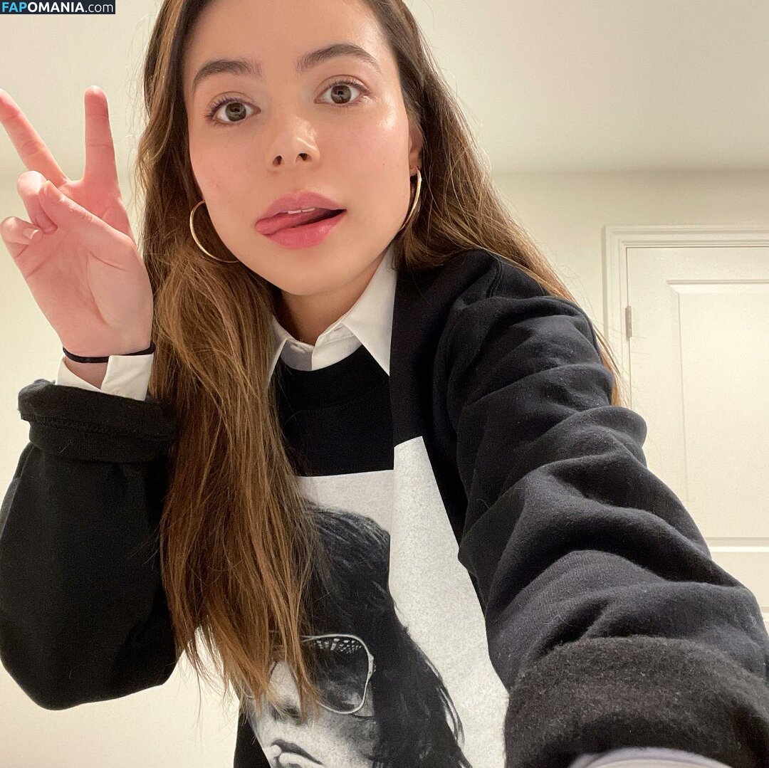 Miranda Cosgrove / MirandaCosgrove / onlyfanssz Naakt OnlyFans  Gelekte foto #59
