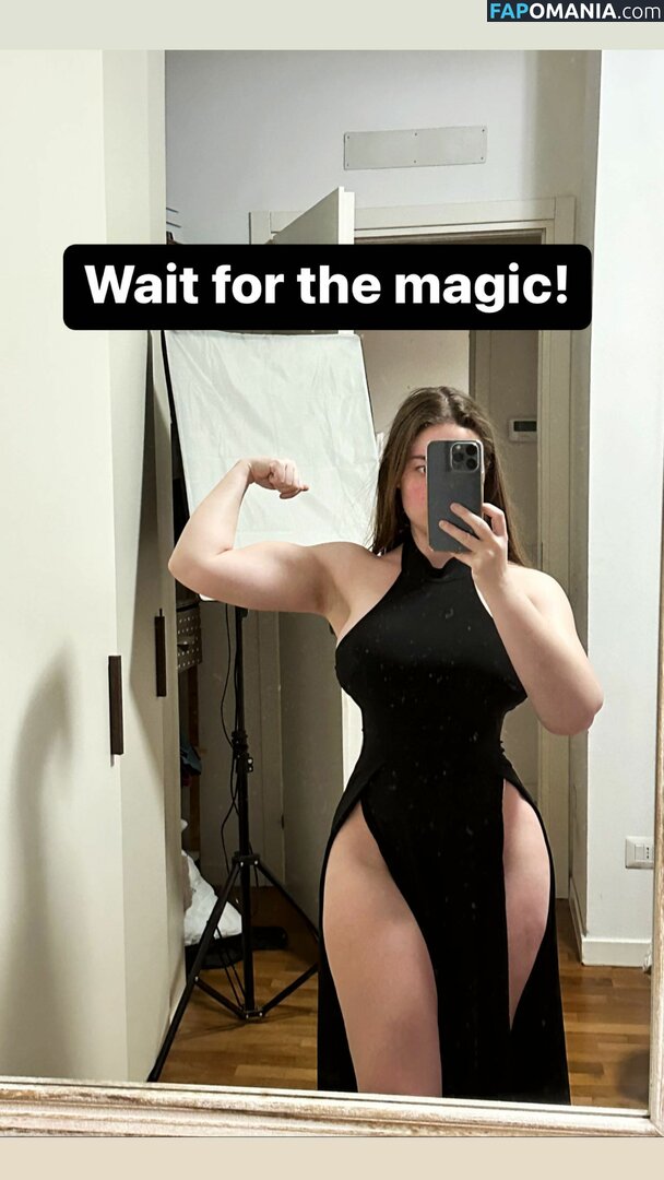 Giulia Valeriani / moonchild_77 / moonchild_777 Naakt OnlyFans  Gelekte foto #9