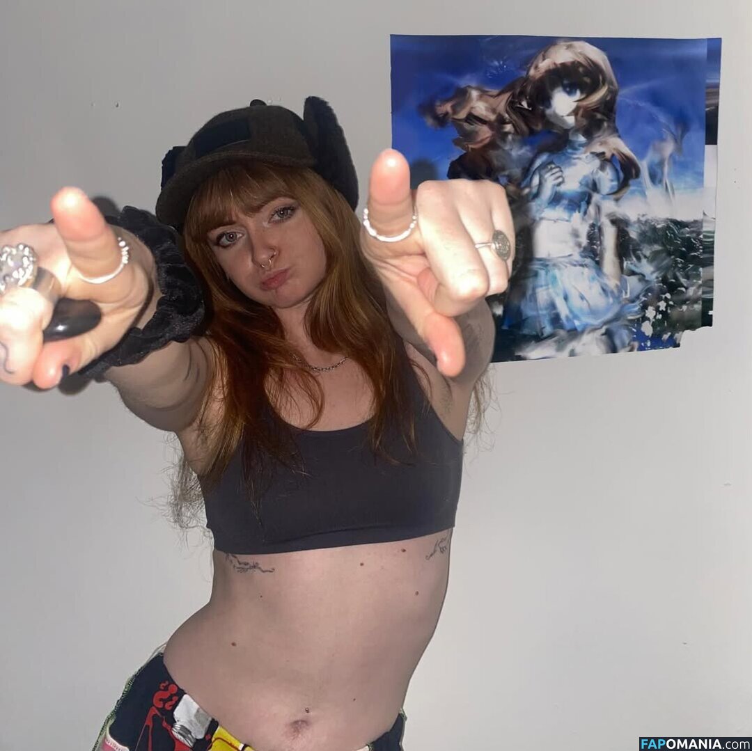 Nina Wilson / Ninajirachi / https: Naakt OnlyFans  Gelekte foto #2