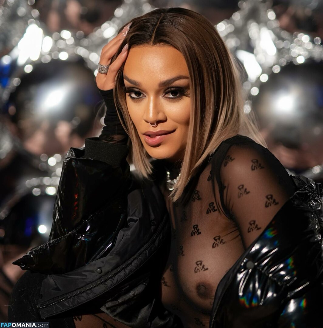 Pearl Thusi / pearlthusi Naakt OnlyFans  Gelekte foto #8