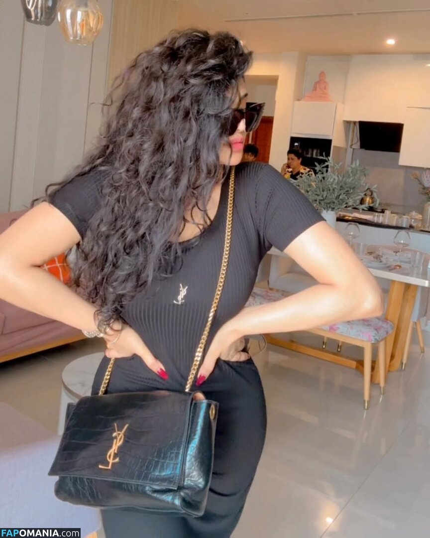 Piumi / https: / queenpiumi / queenpiyumy Naakt OnlyFans  Gelekte foto #6