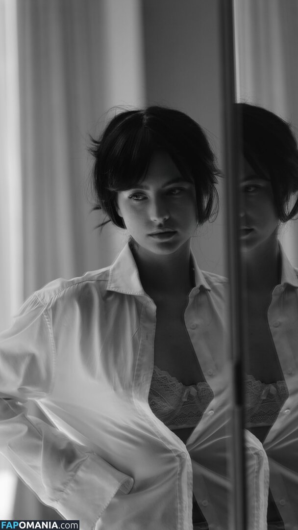 Pauline Maugauin / Pola Petrenko / polapetrenko Naakt OnlyFans  Gelekte foto #5