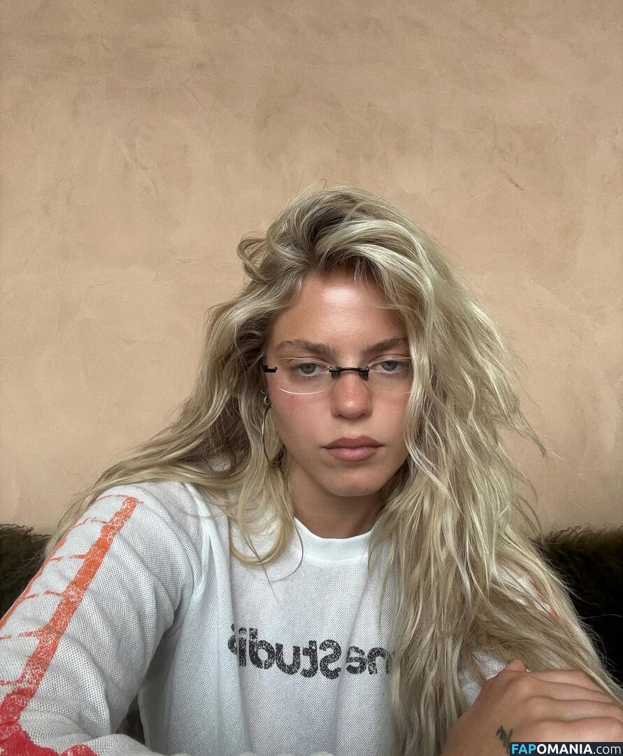 Renee Rapp / reneerapp Naakt OnlyFans  Gelekte foto #139