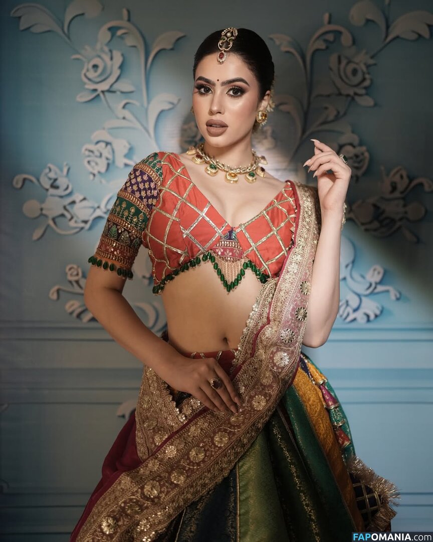 Riva Arora / https: / riva.arora.1 / riva.aroraofficial / rivarora_ Naakt OnlyFans  Gelekte foto #4