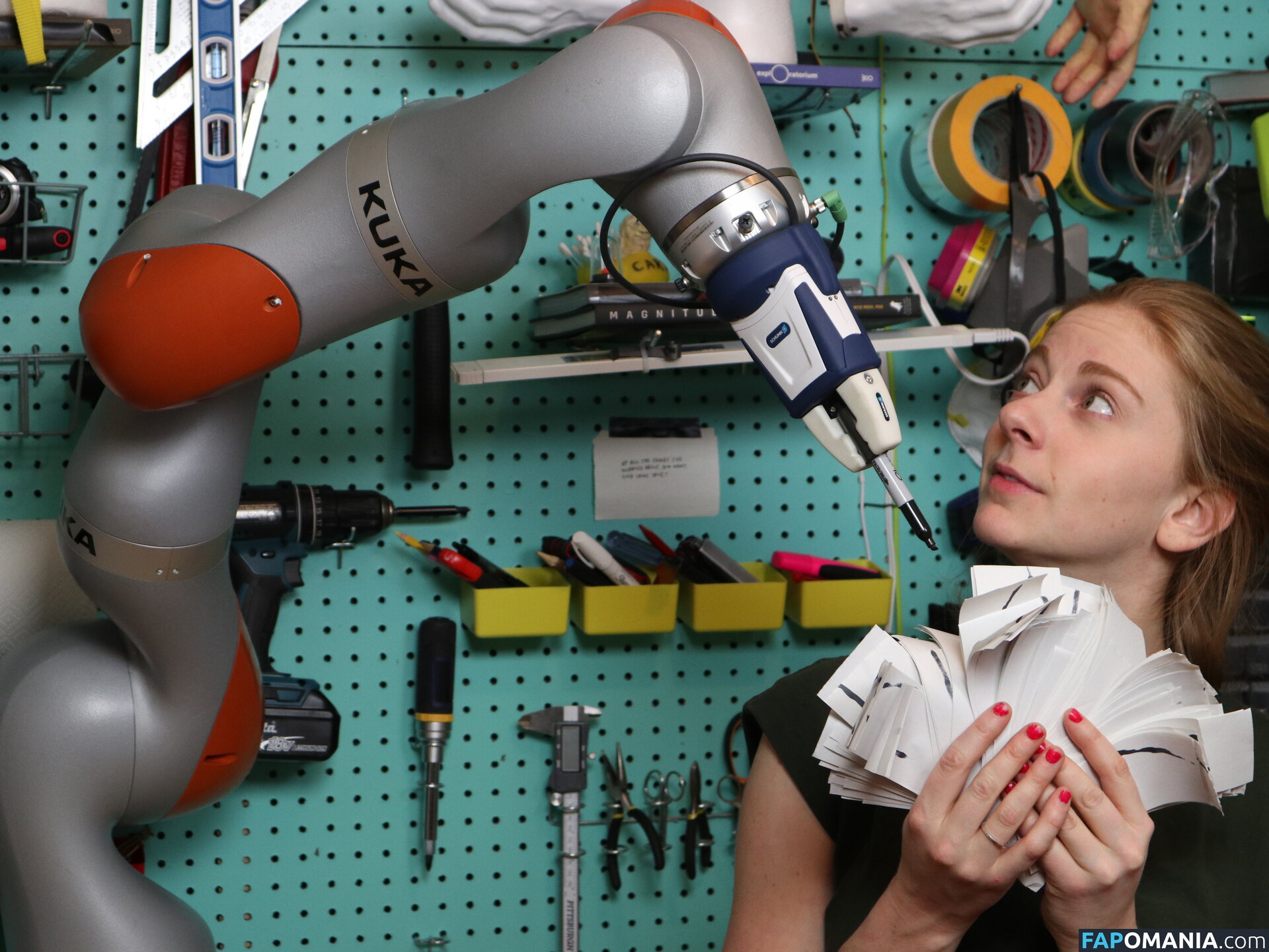 Simone Giertz / simonegiertz Naakt OnlyFans  Gelekte foto #3