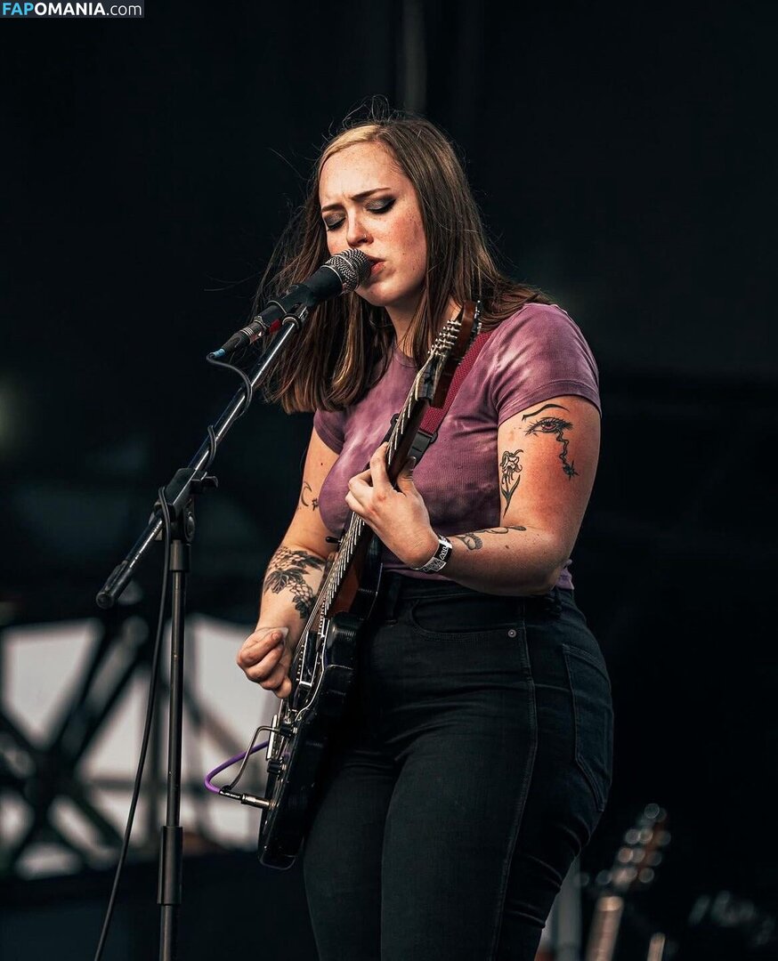 Soccer Mommy / Sophia Allison / soccermommyband Naakt OnlyFans  Gelekte foto #1
