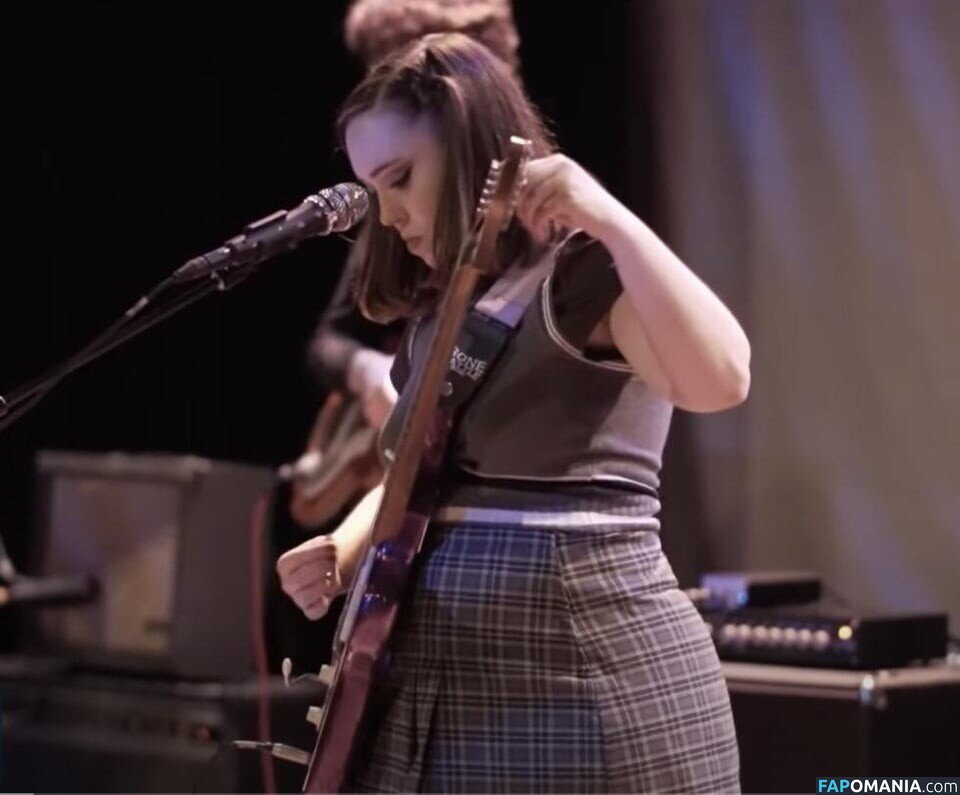 Soccer Mommy / Sophia Allison / soccermommyband Naakt OnlyFans  Gelekte foto #3