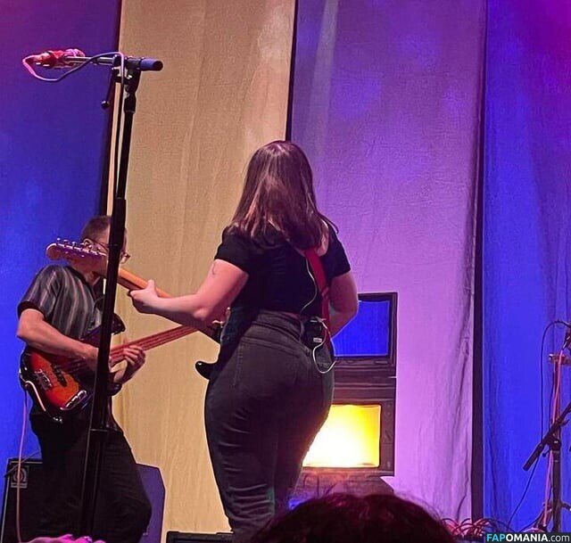 Soccer Mommy / Sophia Allison / soccermommyband Naakt OnlyFans  Gelekte foto #5