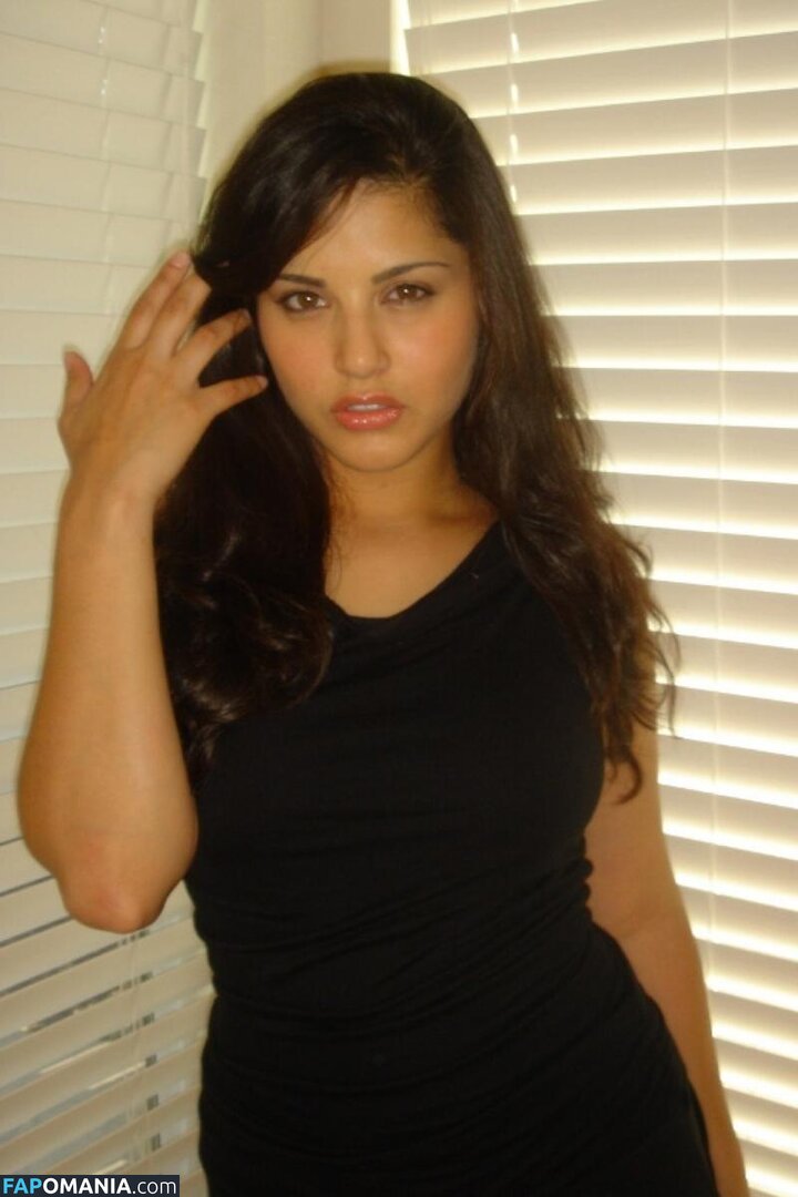 Sunny Leone / https: / sunnyleone Naakt OnlyFans  Gelekte foto #8