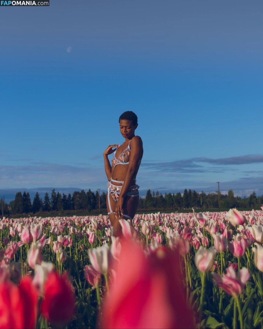 Autumn / autumn.busayo / autumnbusayo / sveltegoddess Naakt OnlyFans  Gelekte foto #5