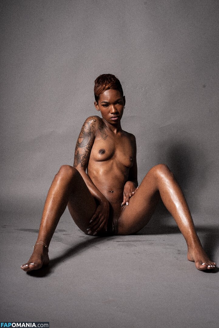 TheRealTiaReid / Tia Reid / corpsdedieu / https: / officialtiareid Naakt OnlyFans  Gelekte foto #9
