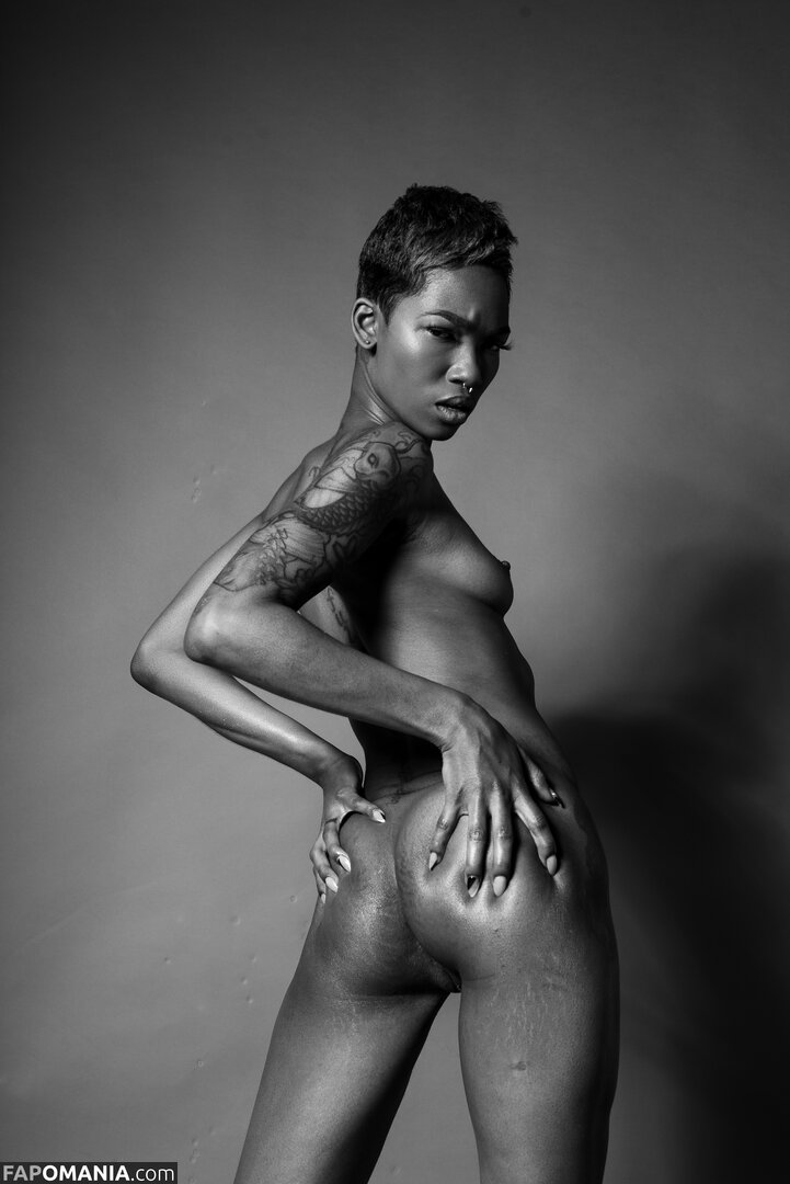 TheRealTiaReid / Tia Reid / corpsdedieu / https: / officialtiareid Naakt OnlyFans  Gelekte foto #12