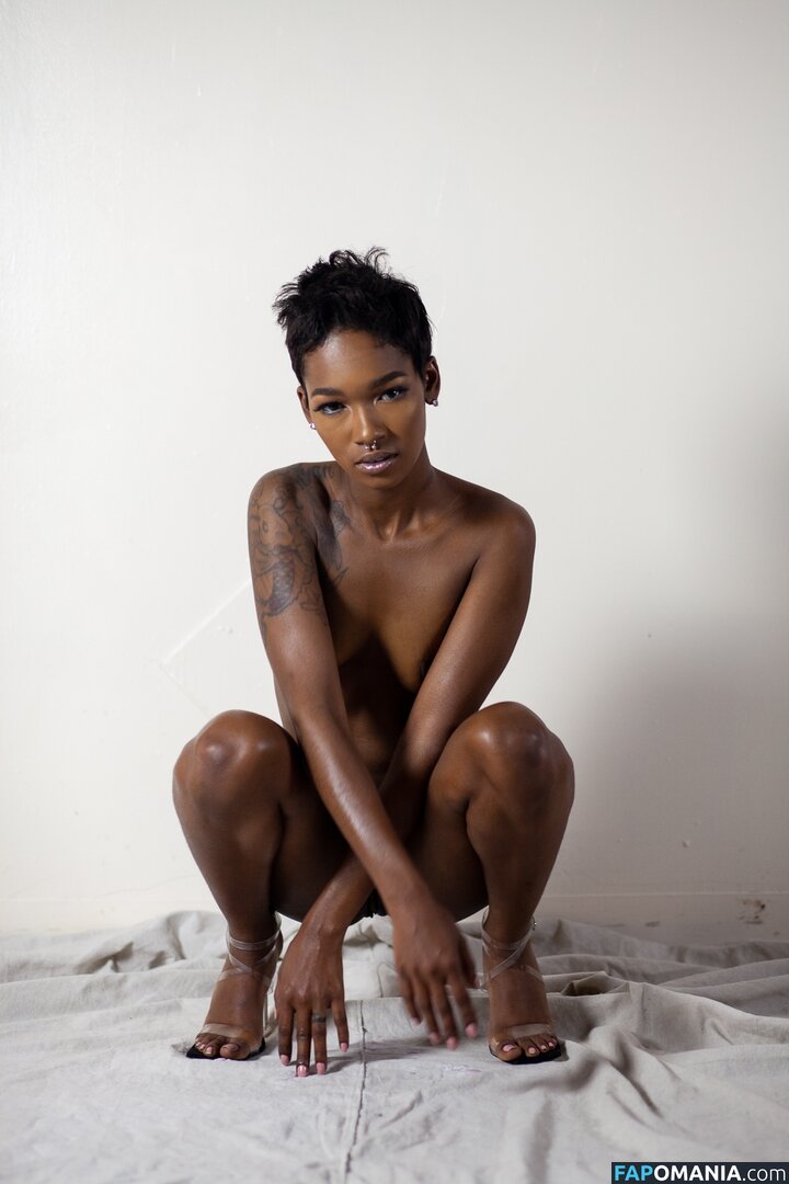 TheRealTiaReid / Tia Reid / corpsdedieu / https: / officialtiareid Naakt OnlyFans  Gelekte foto #14