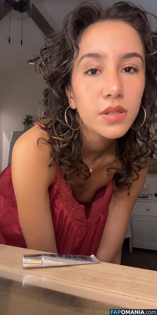 Tiktok Live Nipslips & Nudity / _hollyrh_ / florpitch.liliz / meenerrweener / mstatianaa_ Naakt OnlyFans  Gelekte foto #3