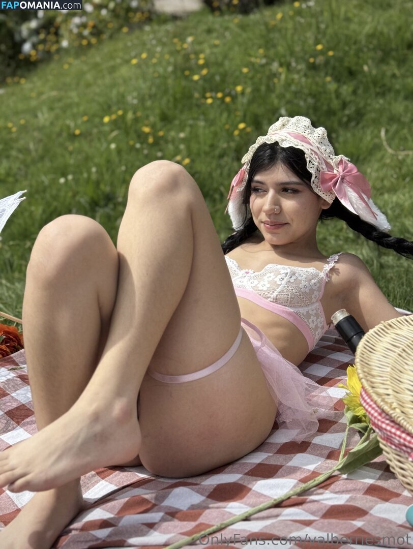 Valberriesmot Naakt OnlyFans  Gelekte foto #5
