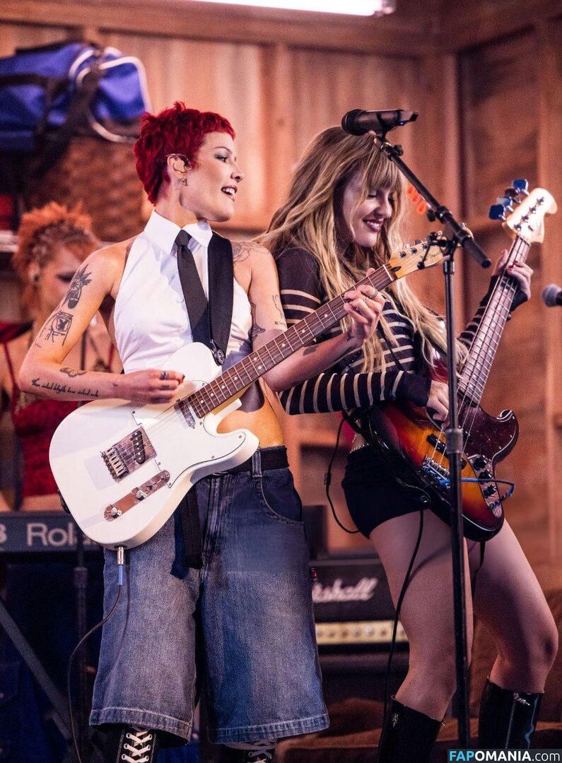 Maneskin bassist / Victoria De Angelis / vicdeangelis Naakt OnlyFans  Gelekte foto #1075