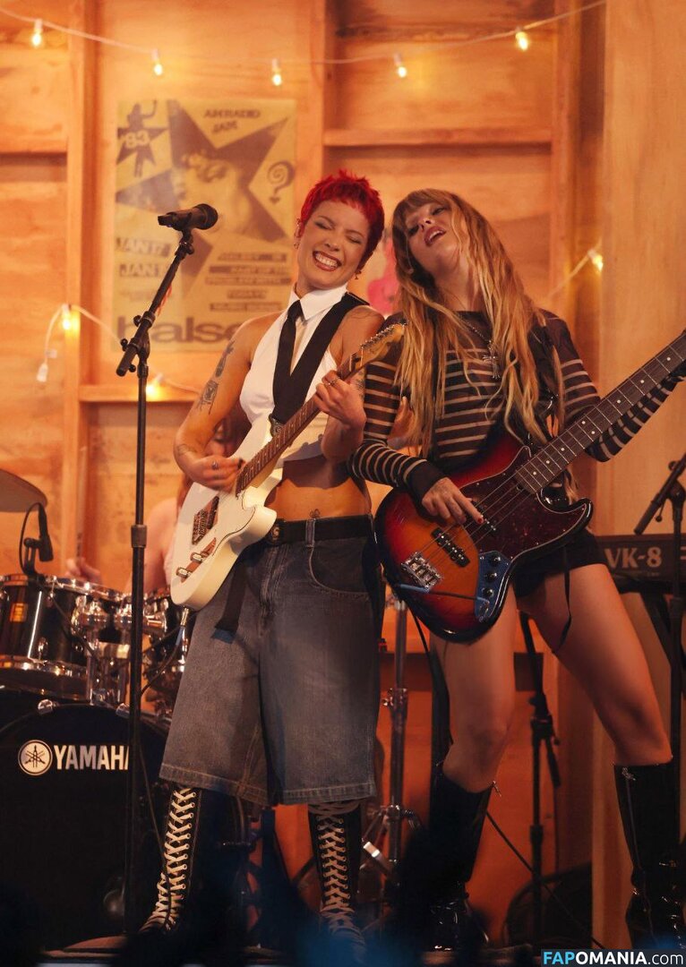 Maneskin bassist / Victoria De Angelis / vicdeangelis Naakt OnlyFans  Gelekte foto #1076