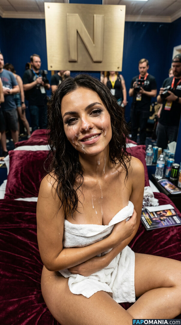 Victoria Justice / https: / victoriajustice Naakt OnlyFans  Gelekte foto #92