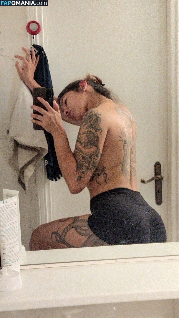 Aline Tavares / Zumbificad4 Naakt OnlyFans  Gelekte foto #2